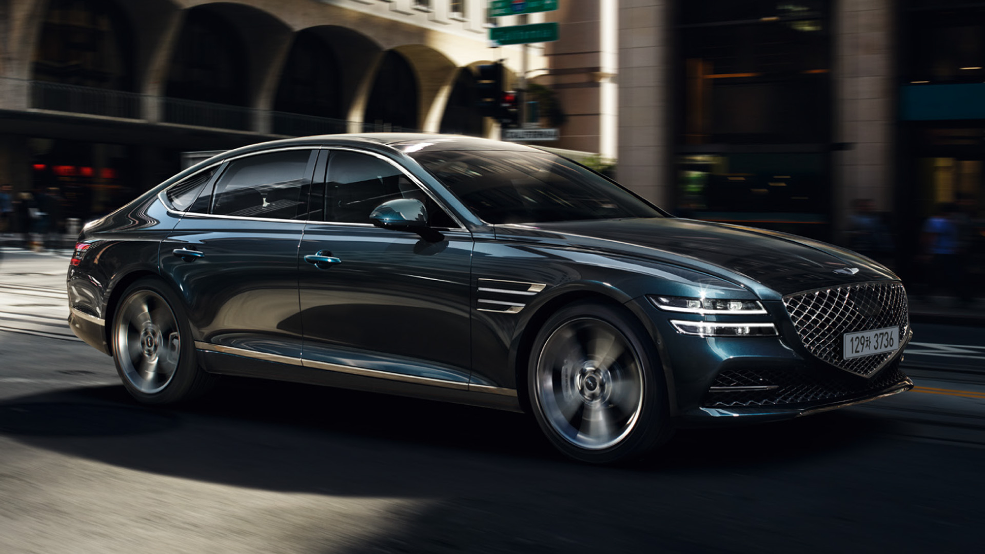 Handling and Comfort Manages to Coexist in Genesis G80-هیوندای جنسیس سدان-لاستیک با کیفیت و قیمت مناسب دکتر خودرو