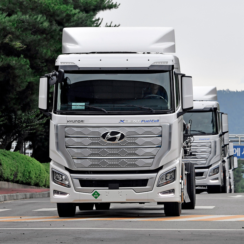 World’s First Fuel Cell Heavy-Duty Truck, Hyundai XCIENT Fuel Cell, Heads to Europe for Commercial Use