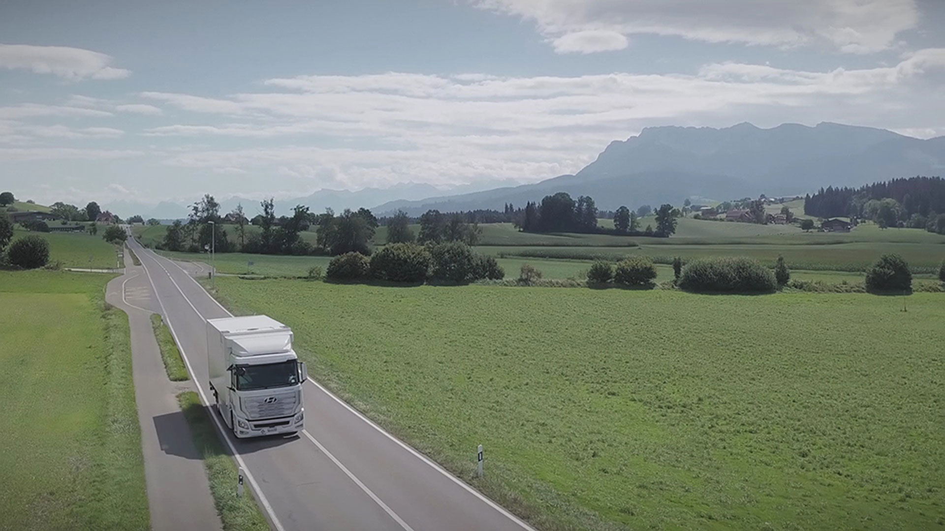 Hyundai Motor Shares Fuel Cell Commercial Vehicle Roadmap, Launches XCIENT Fuel Cell Truck at Digital Event