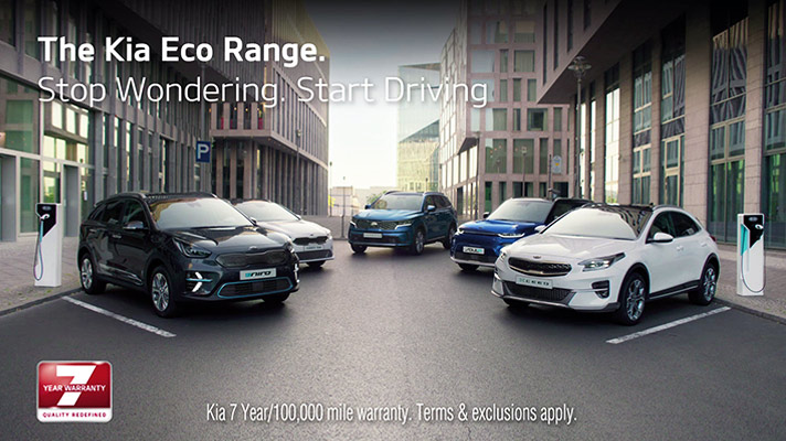 기아의 에코 레인지 시승 캠페인 포스터 The Kia Eco Range. Stop Wondering. Start Driving. Kia 7 Year 100,000 mile warranty. Terms & exclusions apply.
