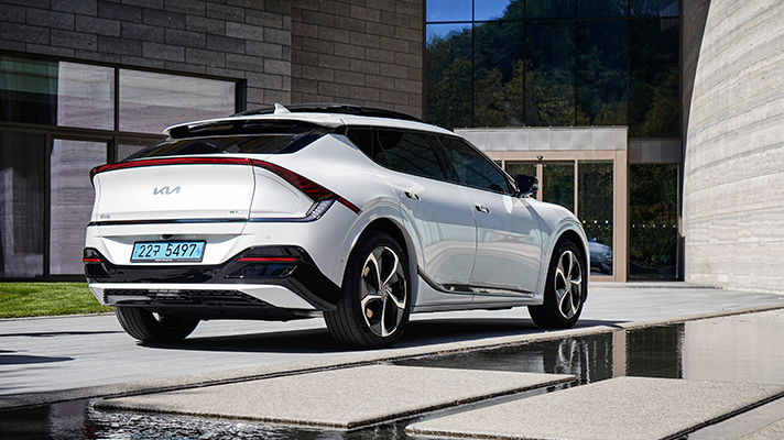 EV6 후측면