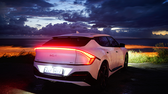EV6 후측면