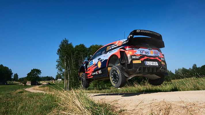 현대 i20 WRC 레이싱카 측후면