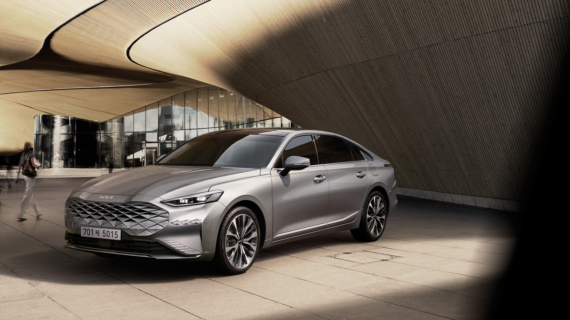Contrast Becomes Creativity: Kia K8 Exterior