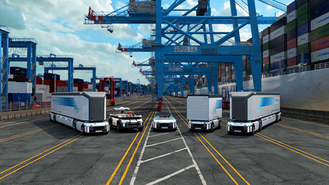 현대차그룹의 미래 수송 운송수단 5종이 대형 항만 도로에 나란히 서 있다