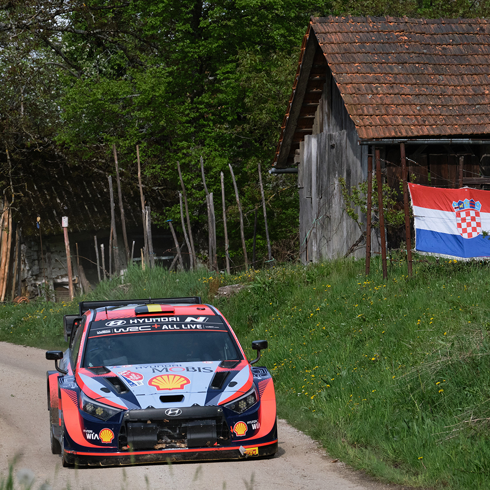 크로아티아 랠리 경기 중 질주하는 i20 N WRC 랠리1의 모습
