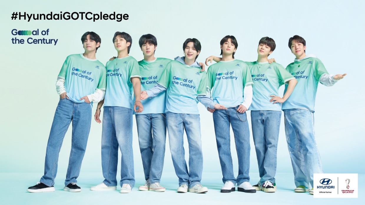 BTS의 골오브더센추리 캠페인 모습
