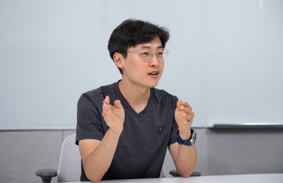 오지원 책임연구원이 전동화 차량 제어에 대해 설명하고 있다