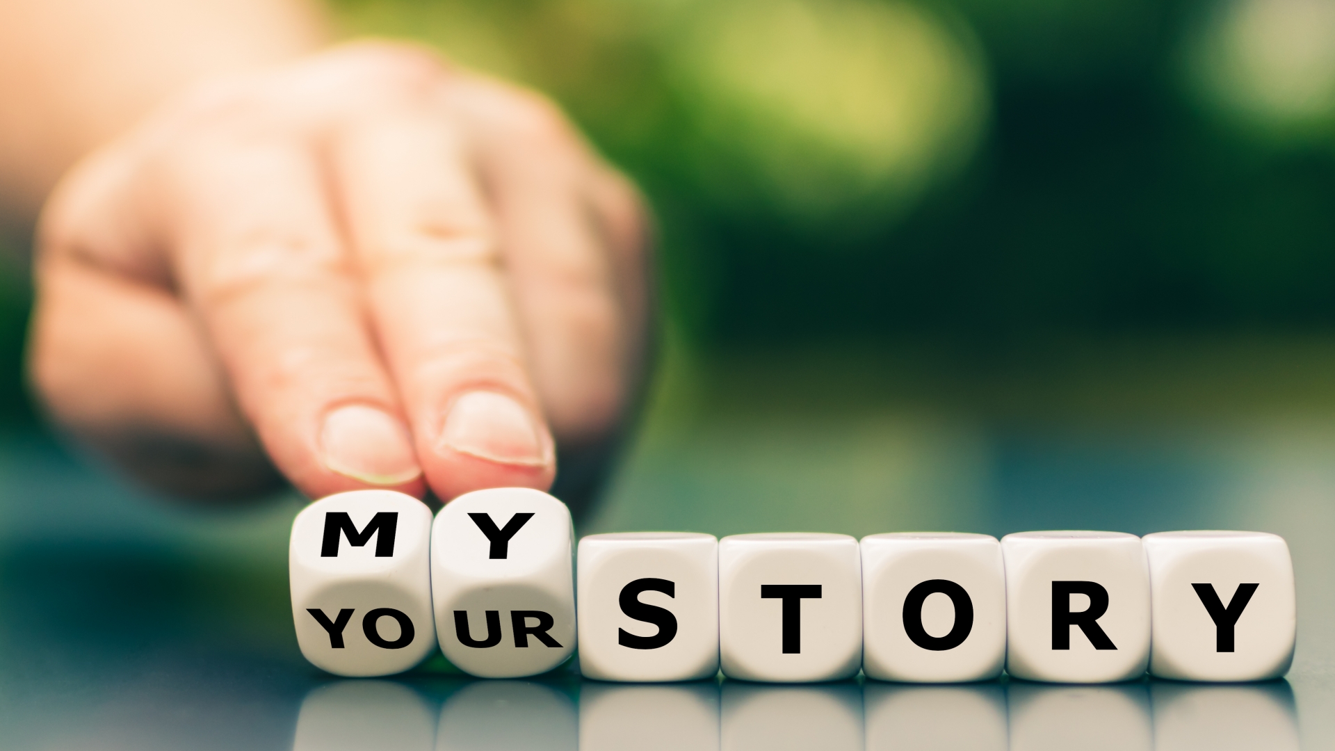MY/YOUR STORY 라고 적힌 블록