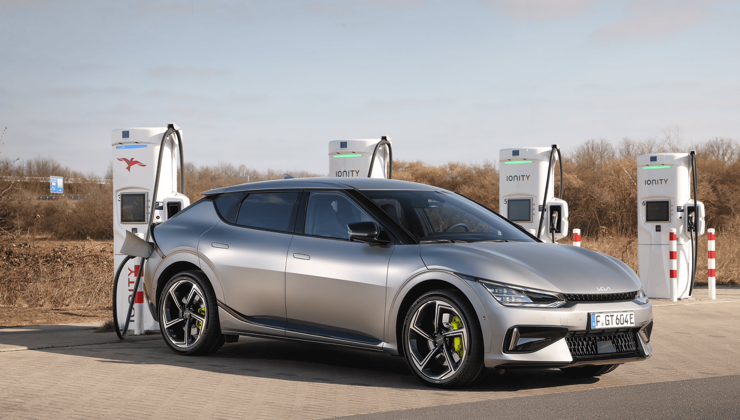 유럽 충전 네트워크를 이용하는 기아 EV6 GT