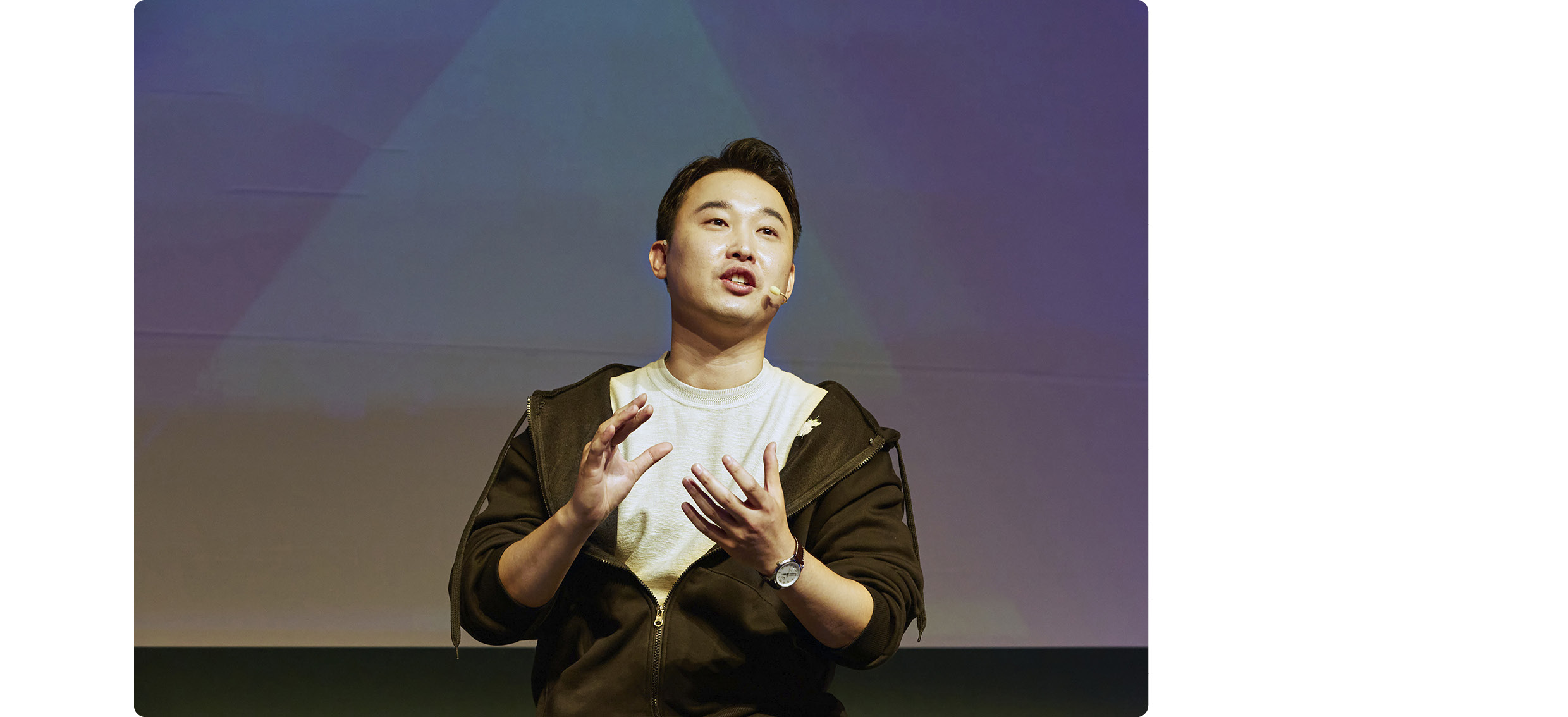 프레젠테이션 중인 장웅준 전무