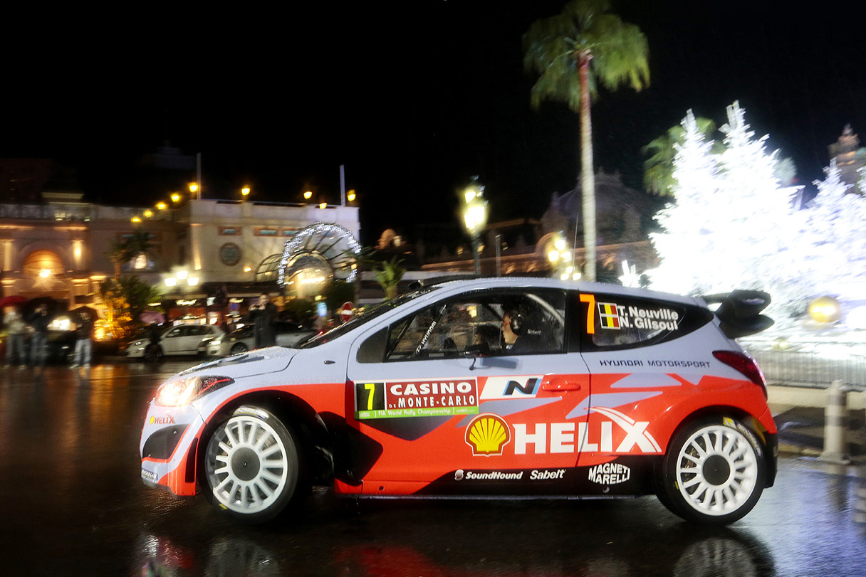 2014시즌 WRC에 출전한 현대 모터스포츠 i20 WRC 랠리카의 모습