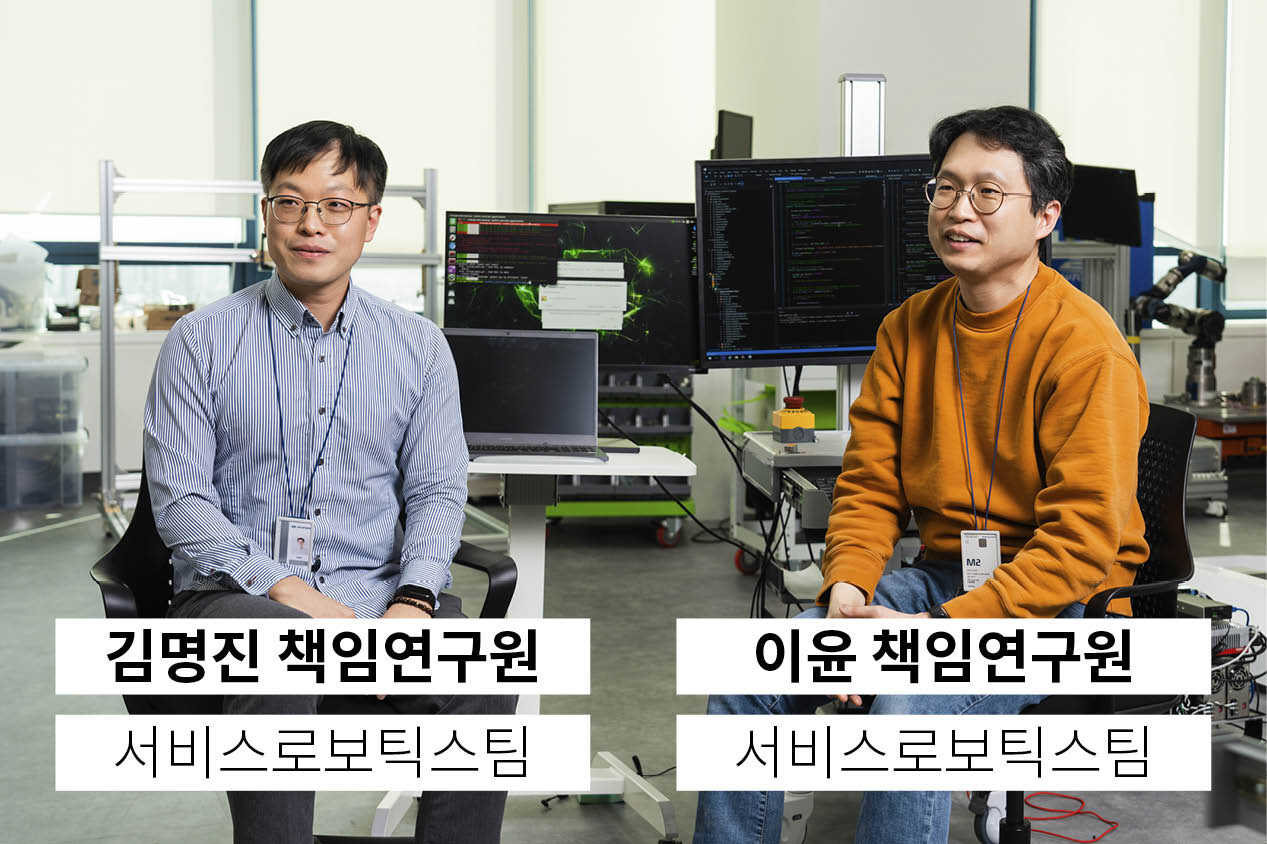 ACR의 통신 방법에 대해서 설명 중인 김명진 책임연구원과 이윤 책임연구원