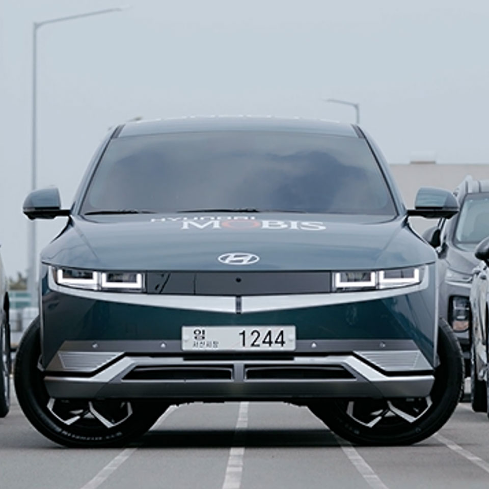 90도 회전하는 바퀴! 'e–코너 시스템'으로 구현한 미래 모빌리티 | 현대모비스