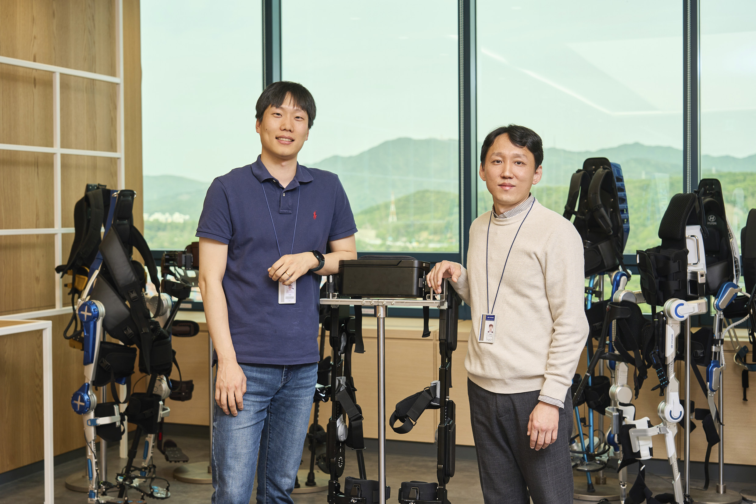 현대자동차 로보틱스랩 엑스블 멕스를 개발한 연구원들의 모습