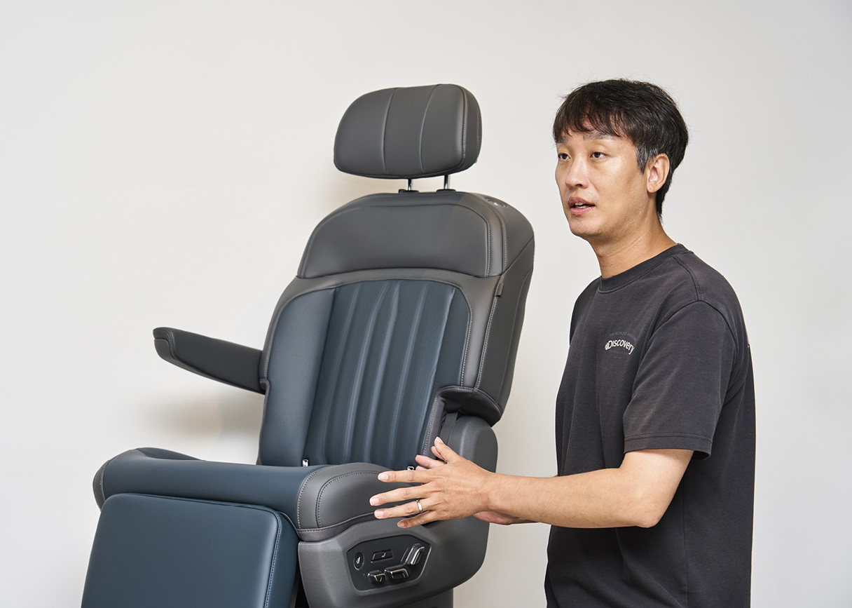 김진식 책임연구원이 시트 기술에 대해 설명하고 있다