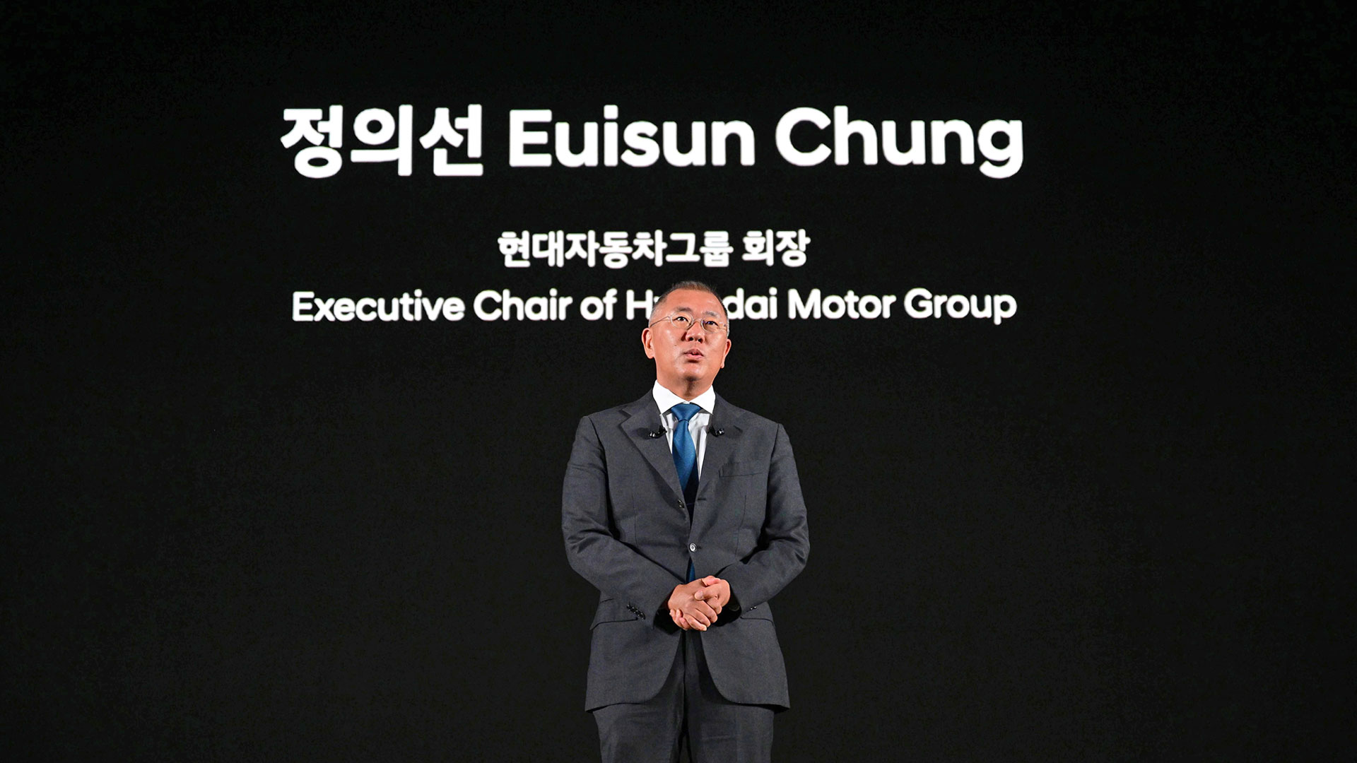 울산 EV 전용공장 기공식에서 정의선 회장이 기념 연설을 하고 있는 모습