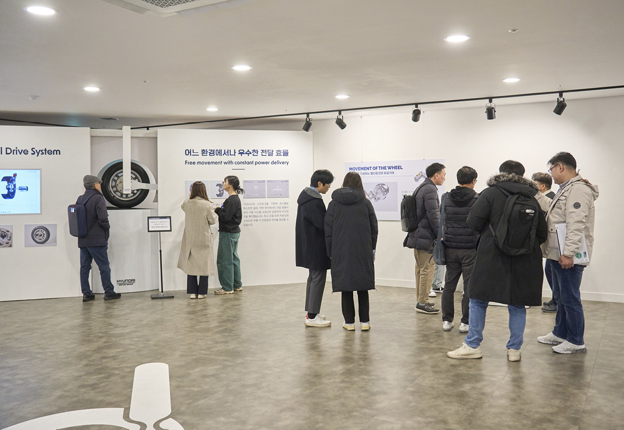 유니휠 테크데이에 참석한 여러 사람들의 모습