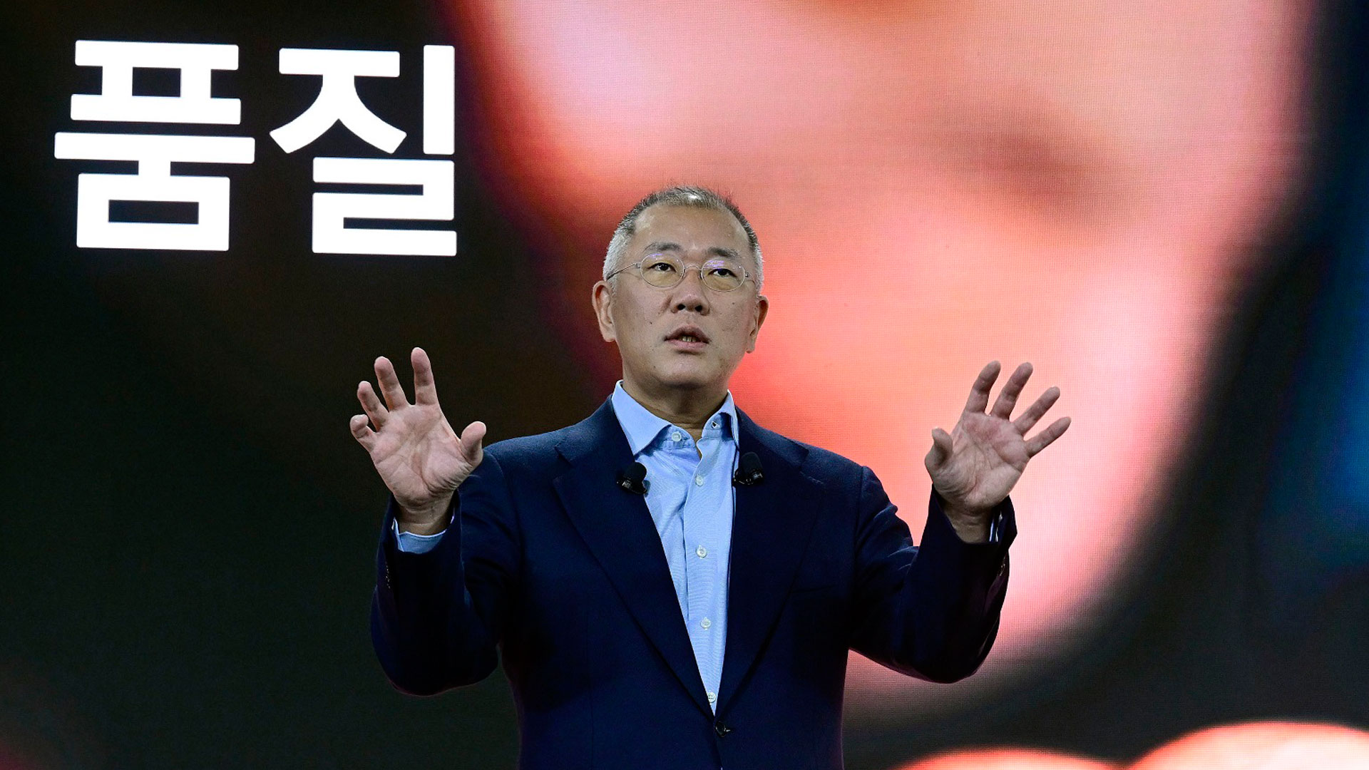정의선 현대자동차그룹은 회장은 새해 메시지에서 "올해를 한결같고 끊임없는 변화를 통해 지속성장해 나가는 해로 삼아, 여러분과 함께 어려움에 흔들리지 않는 건강한 체질을 만들고자 한다"고 밝혔다.
