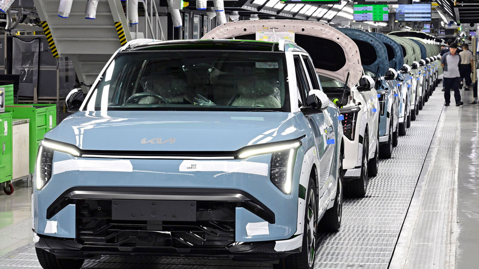 기아 광명 EVO Plant에서 생산 중인 콤팩트 SUV 전기차 EV3