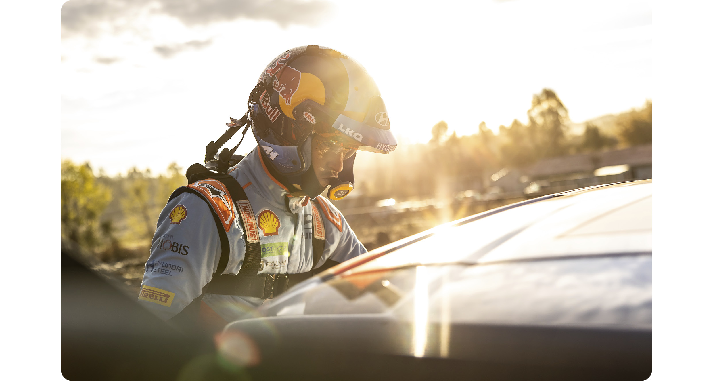 Thierry Neuville preparing for the game