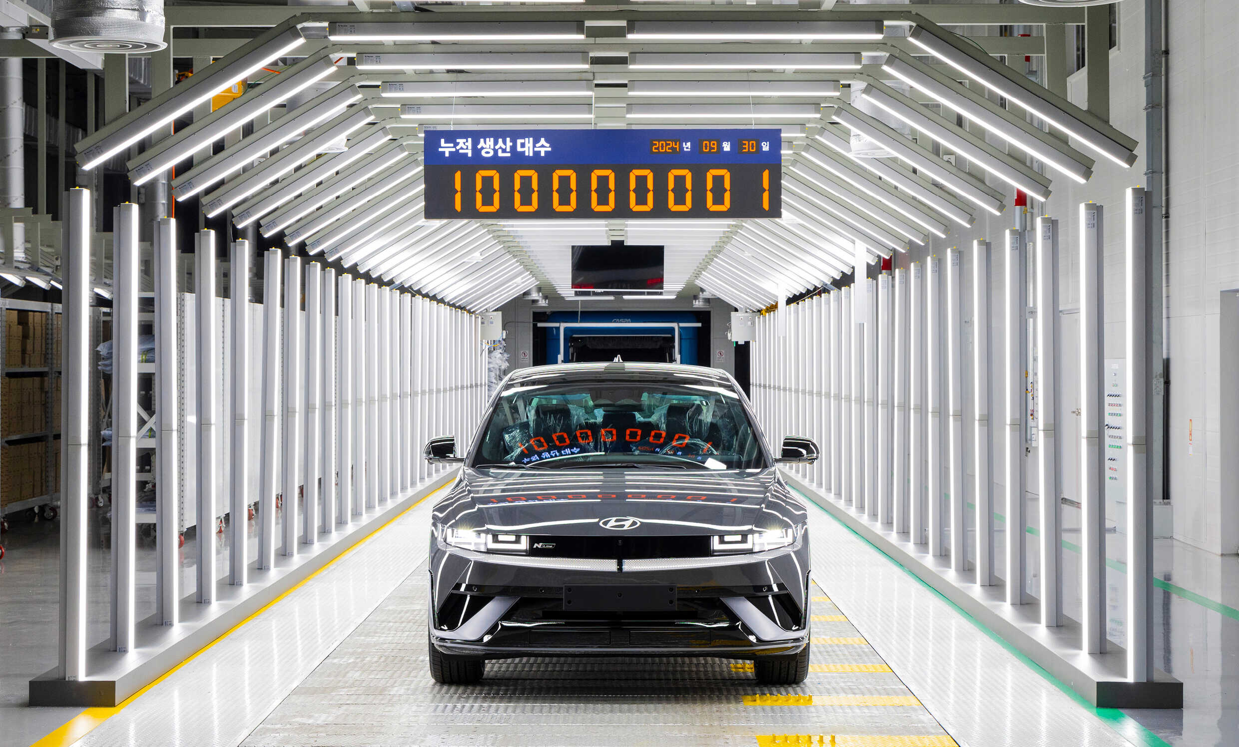 2024년 9월 30일 현대자동차 누적 생산 1억 대를 돌파한 모델의 모습