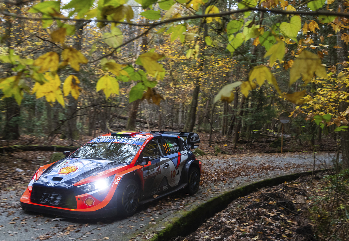 현대팀 WRC 랠리카의 주행 모습