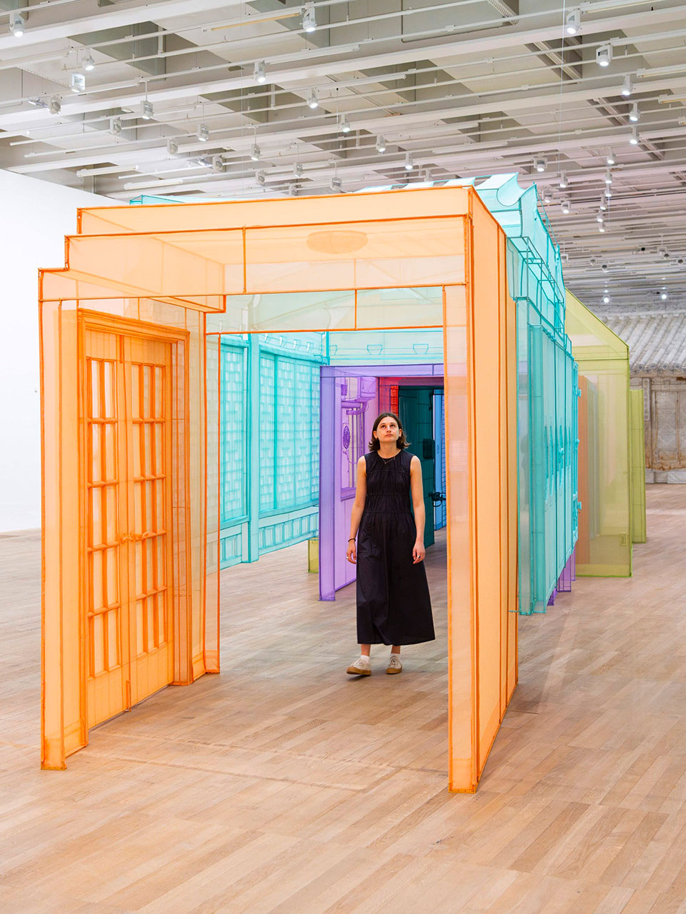《더 제네시스 익스비션: 서도호: Walk the House》 테이트 모던 전시 전경. Courtesy of the artist, Lehmann Maupin, New York, Seoul and London and Victoria Miro. ©Do Ho Suh. Photo © Tate (Jai Monaghan)
