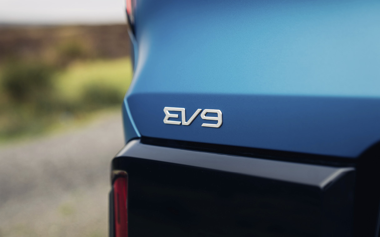 EV9 레터링